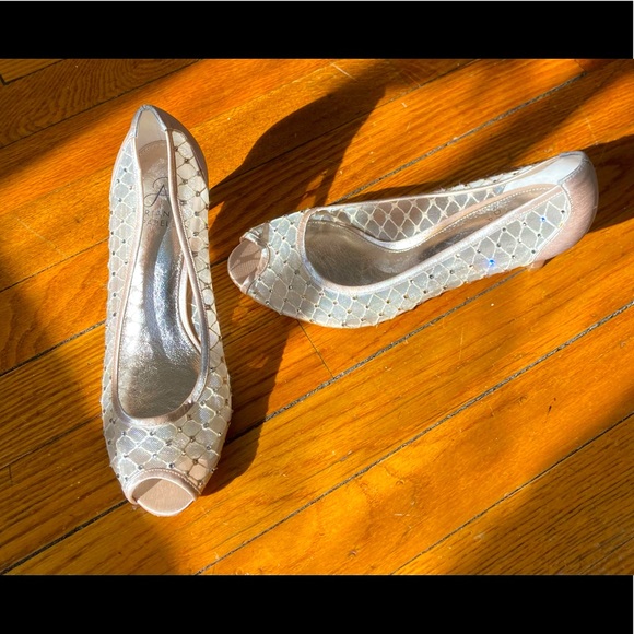 “Cinderella slippers”, Sparkly Rhinstone and Nude Formal Event Small Heel Shoes - Picture 1 of 8